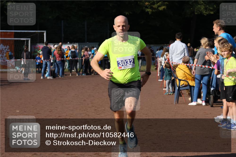 27.09.2026 - 35. Volkslauf durch das schöne Alstertal Strokosch-Dieckow http://msf.ph/oto/10582446 27.09.2026 11:18:36 Ziel 3032, 3243 meine-sportfotos.de