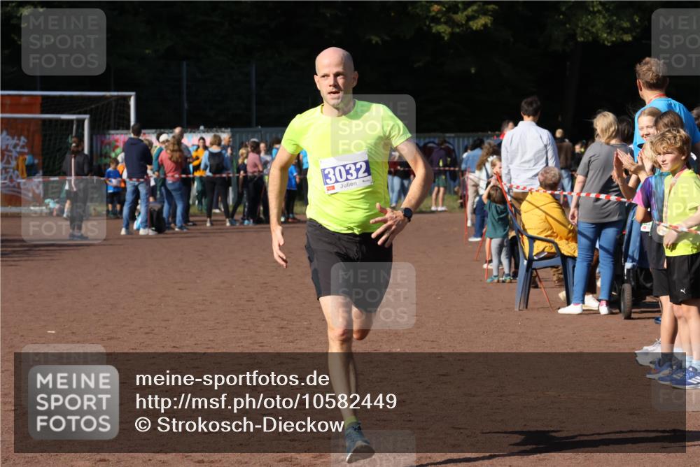 27.09.2026 - 35. Volkslauf durch das schöne Alstertal Strokosch-Dieckow http://msf.ph/oto/10582449 27.09.2026 11:18:36 Ziel 3032, 3243 meine-sportfotos.de