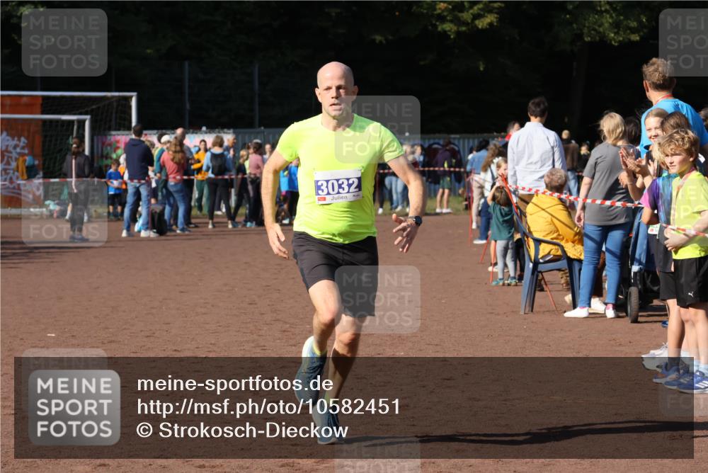 27.09.2026 - 35. Volkslauf durch das schöne Alstertal Strokosch-Dieckow http://msf.ph/oto/10582451 27.09.2026 11:18:35 Ziel 3032, 3243 meine-sportfotos.de