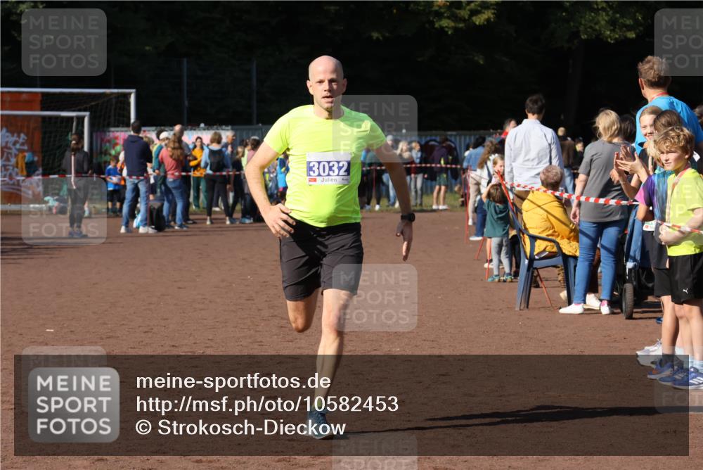 27.09.2026 - 35. Volkslauf durch das schöne Alstertal Strokosch-Dieckow http://msf.ph/oto/10582453 27.09.2026 11:18:35 Ziel 3032, 3243 meine-sportfotos.de