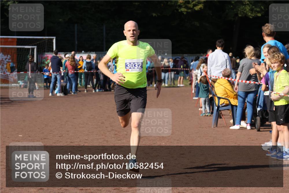 27.09.2026 - 35. Volkslauf durch das schöne Alstertal Strokosch-Dieckow http://msf.ph/oto/10582454 27.09.2026 11:18:35 Ziel 3032, 3243 meine-sportfotos.de