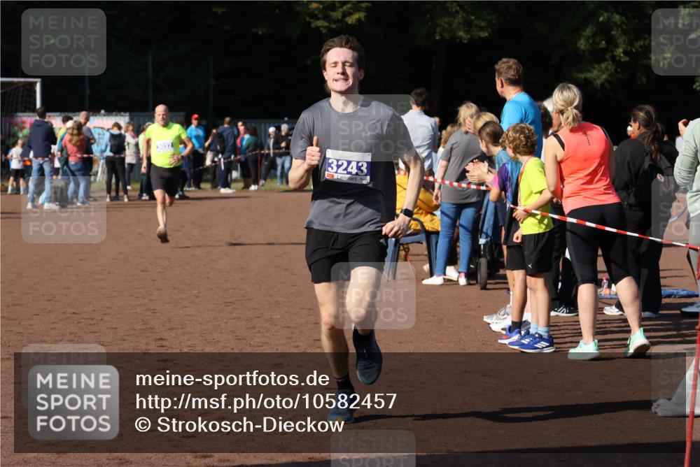 27.09.2026 - 35. Volkslauf durch das schöne Alstertal Strokosch-Dieckow http://msf.ph/oto/10582457 27.09.2026 11:18:31 Ziel 3032, 3243 meine-sportfotos.de