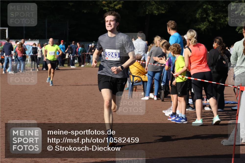 27.09.2026 - 35. Volkslauf durch das schöne Alstertal Strokosch-Dieckow http://msf.ph/oto/10582459 27.09.2026 11:18:31 Ziel 3032, 3243 meine-sportfotos.de