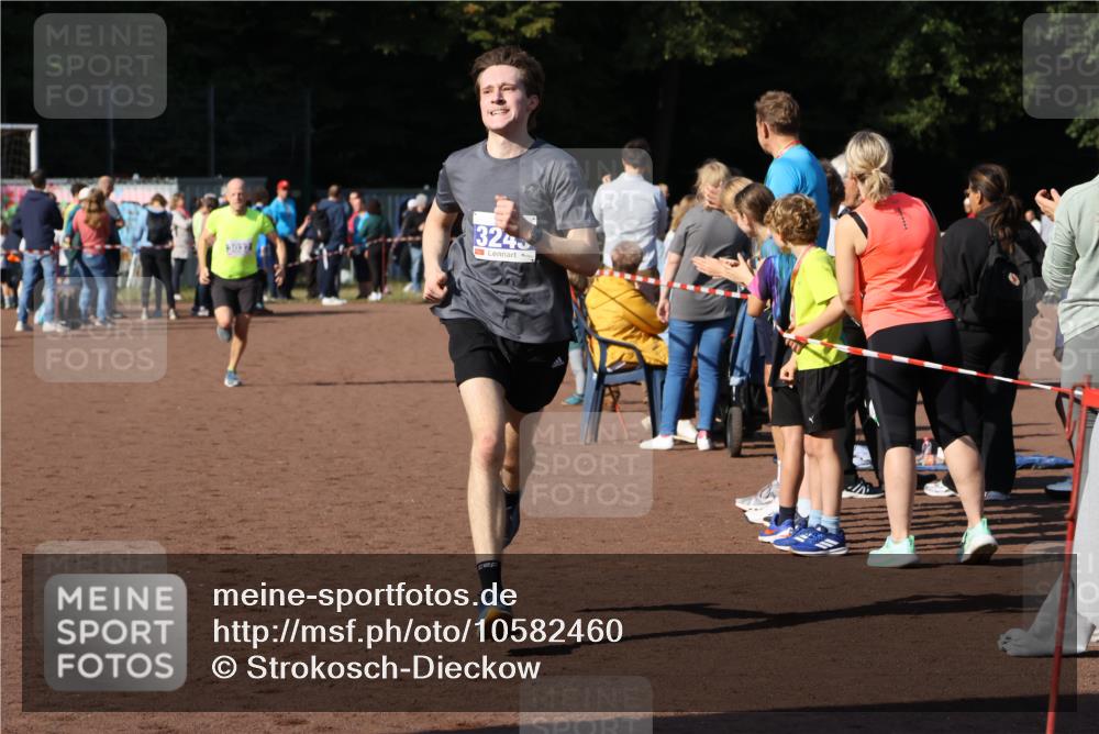 27.09.2026 - 35. Volkslauf durch das schöne Alstertal Strokosch-Dieckow http://msf.ph/oto/10582460 27.09.2026 11:18:31 Ziel 3032, 3243 meine-sportfotos.de