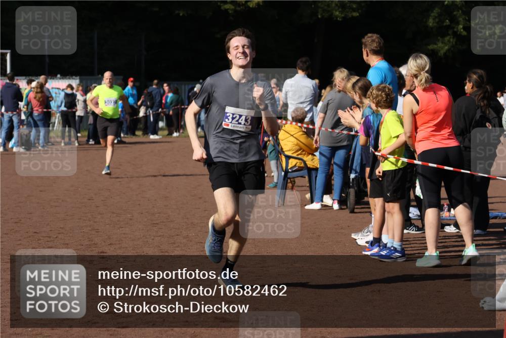 27.09.2026 - 35. Volkslauf durch das schöne Alstertal Strokosch-Dieckow http://msf.ph/oto/10582462 27.09.2026 11:18:31 Ziel 3032, 3243 meine-sportfotos.de