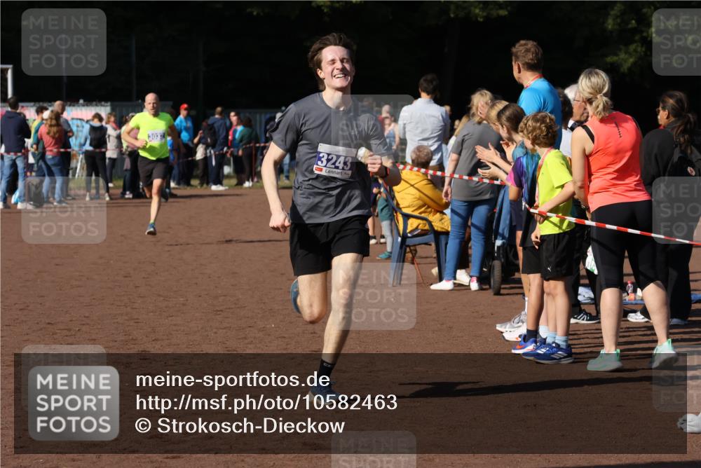 27.09.2026 - 35. Volkslauf durch das schöne Alstertal Strokosch-Dieckow http://msf.ph/oto/10582463 27.09.2026 11:18:31 Ziel 3032, 3243 meine-sportfotos.de