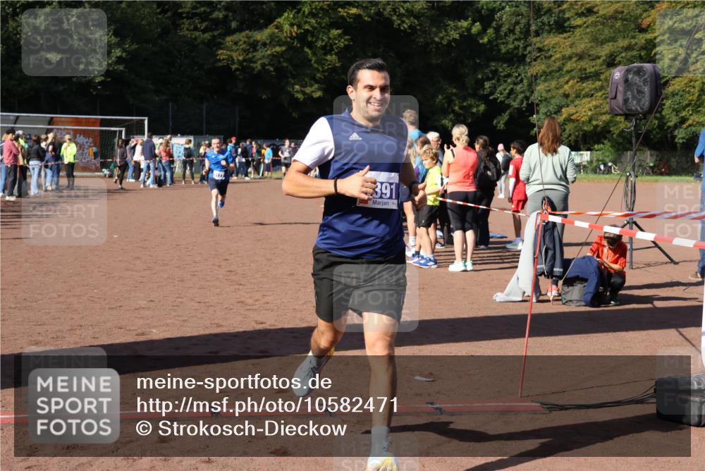 27.09.2026 - 35. Volkslauf durch das schöne Alstertal Strokosch-Dieckow http://msf.ph/oto/10582471 27.09.2026 11:18:22 Ziel 3176, 3177, 3391, 3431 meine-sportfotos.de