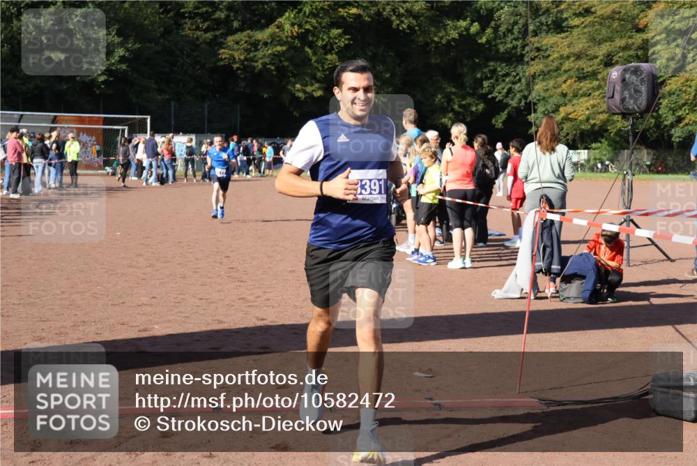 27.09.2026 - 35. Volkslauf durch das schöne Alstertal Strokosch-Dieckow http://msf.ph/oto/10582472 27.09.2026 11:18:22 Ziel 3176, 3177, 3391, 3431 meine-sportfotos.de