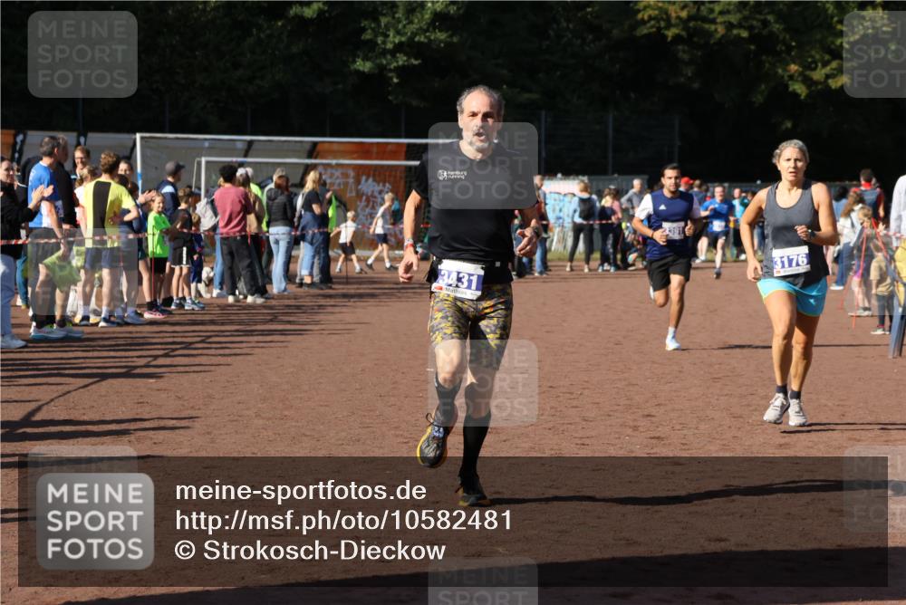 27.09.2026 - 35. Volkslauf durch das schöne Alstertal Strokosch-Dieckow http://msf.ph/oto/10582481 27.09.2026 11:18:17 Ziel 3176, 3177, 3391, 3431 meine-sportfotos.de
