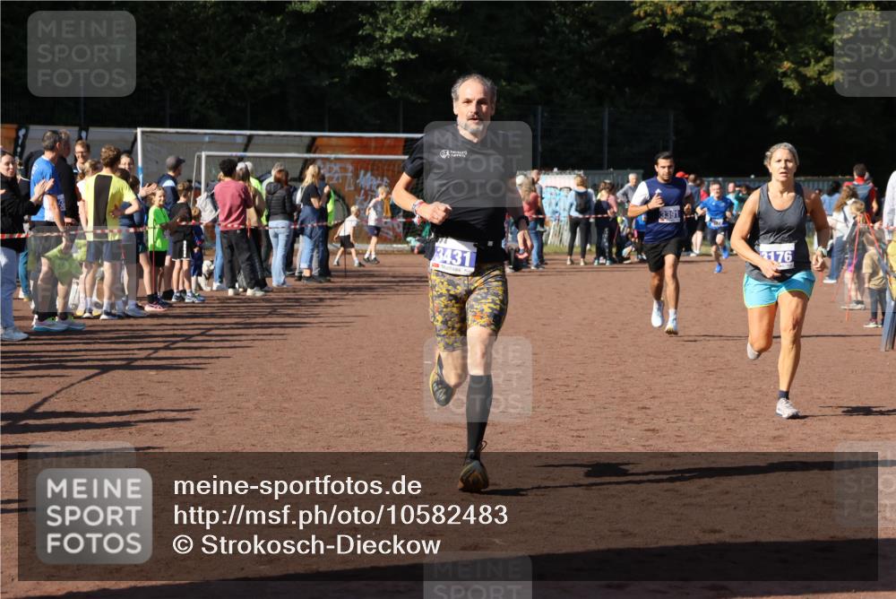 27.09.2026 - 35. Volkslauf durch das schöne Alstertal Strokosch-Dieckow http://msf.ph/oto/10582483 27.09.2026 11:18:17 Ziel 3176, 3177, 3391, 3431 meine-sportfotos.de