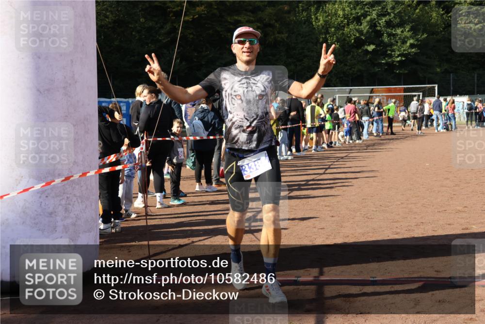 27.09.2026 - 35. Volkslauf durch das schöne Alstertal Strokosch-Dieckow http://msf.ph/oto/10582486 27.09.2026 11:18:02 Ziel 3384 meine-sportfotos.de