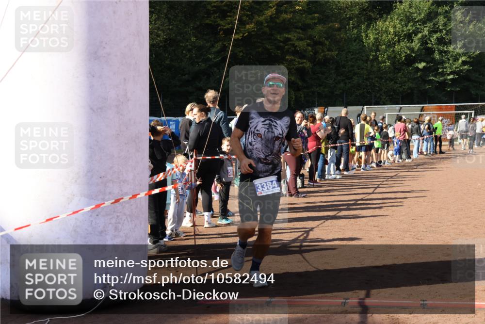 27.09.2026 - 35. Volkslauf durch das schöne Alstertal Strokosch-Dieckow http://msf.ph/oto/10582494 27.09.2026 11:18:01 Ziel 3384 meine-sportfotos.de