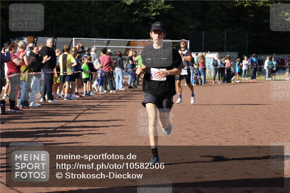 27.09.2026 - 35. Volkslauf durch das schöne Alstertal Strokosch-Dieckow http://msf.ph/oto/10582506 27.09.2026 11:17:55 Ziel 3220, 3384 meine-sportfotos.de