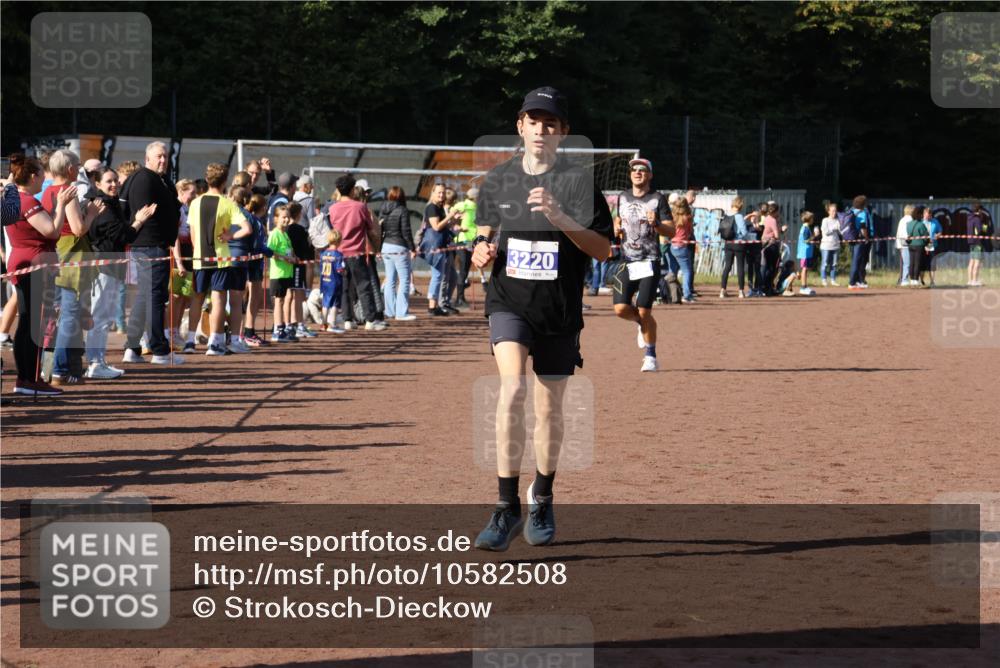 27.09.2026 - 35. Volkslauf durch das schöne Alstertal Strokosch-Dieckow http://msf.ph/oto/10582508 27.09.2026 11:17:55 Ziel 3220, 3384 meine-sportfotos.de