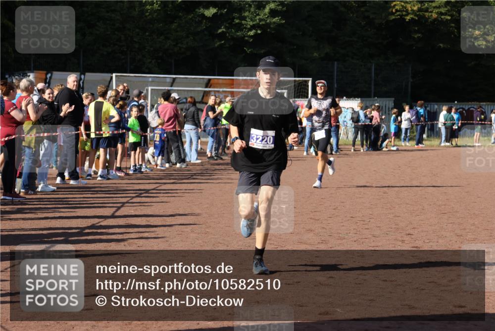 27.09.2026 - 35. Volkslauf durch das schöne Alstertal Strokosch-Dieckow http://msf.ph/oto/10582510 27.09.2026 11:17:54 Ziel 3220, 3384 meine-sportfotos.de