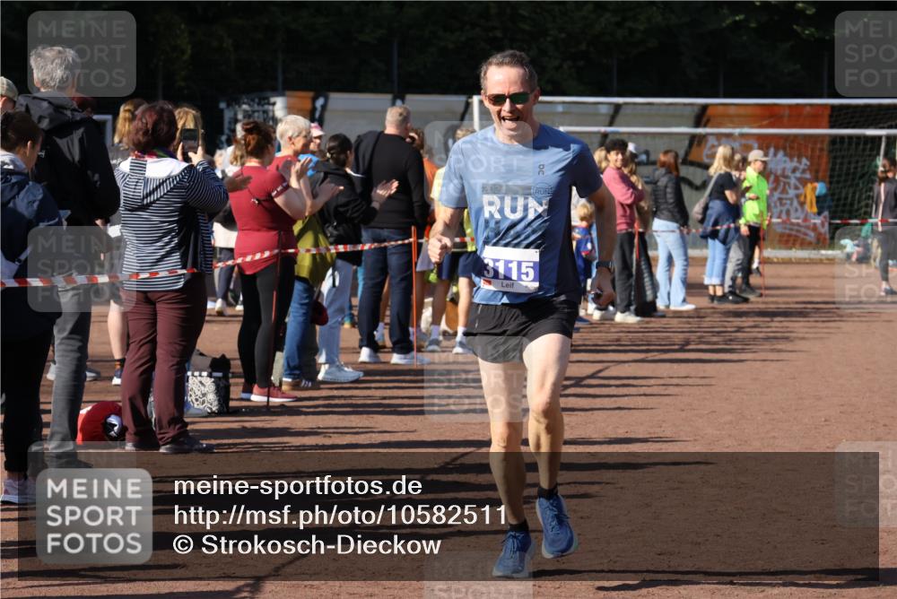 27.09.2026 - 35. Volkslauf durch das schöne Alstertal Strokosch-Dieckow http://msf.ph/oto/10582511 27.09.2026 11:17:47 Ziel 3115, 3220 meine-sportfotos.de