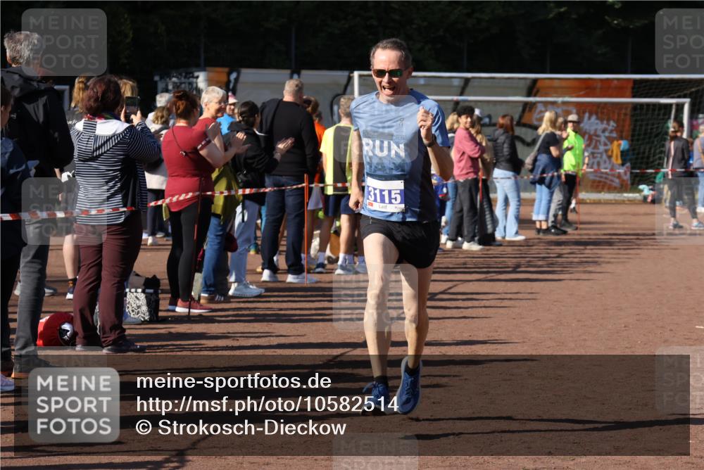 27.09.2026 - 35. Volkslauf durch das schöne Alstertal Strokosch-Dieckow http://msf.ph/oto/10582514 27.09.2026 11:17:47 Ziel 3115, 3220 meine-sportfotos.de