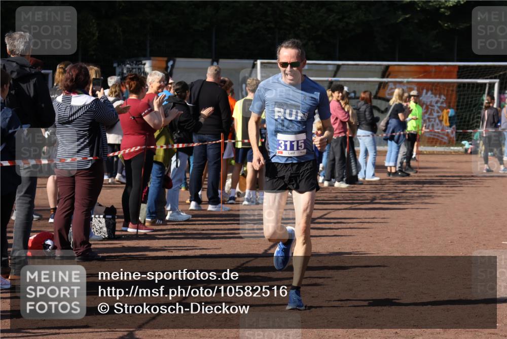 27.09.2026 - 35. Volkslauf durch das schöne Alstertal Strokosch-Dieckow http://msf.ph/oto/10582516 27.09.2026 11:17:47 Ziel 3115, 3220 meine-sportfotos.de