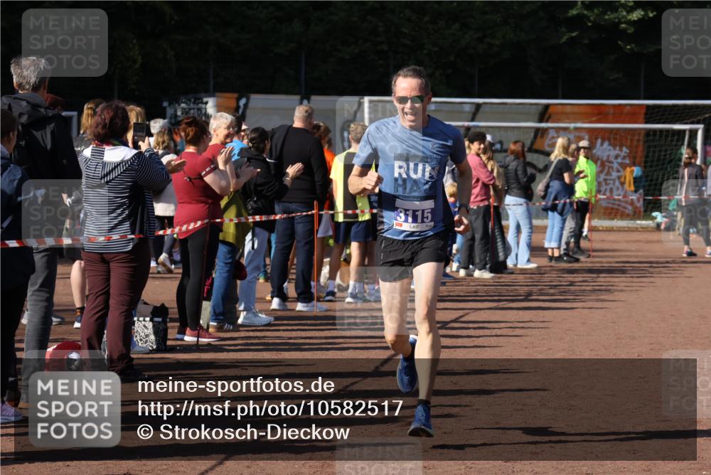 27.09.2026 - 35. Volkslauf durch das schöne Alstertal Strokosch-Dieckow http://msf.ph/oto/10582517 27.09.2026 11:17:47 Ziel 3115, 3220 meine-sportfotos.de