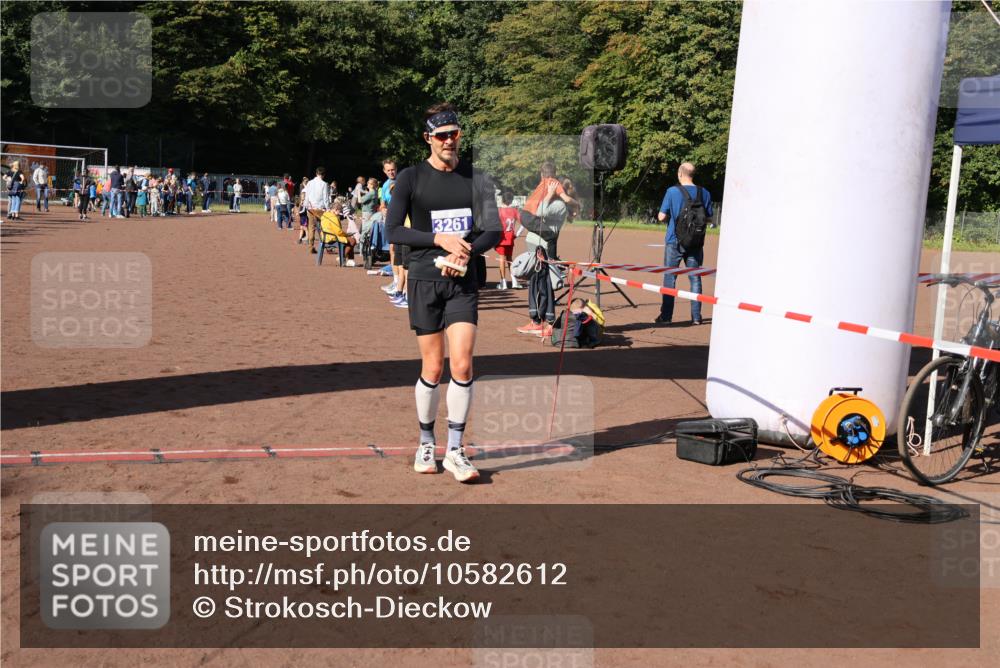 27.09.2026 - 35. Volkslauf durch das schöne Alstertal Strokosch-Dieckow http://msf.ph/oto/10582612 27.09.2026 11:15:39 Ziel 3261 meine-sportfotos.de