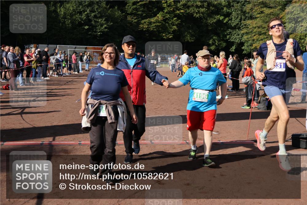 27.09.2026 - 35. Volkslauf durch das schöne Alstertal Strokosch-Dieckow http://msf.ph/oto/10582621 27.09.2026 11:15:34 Ziel 3231, 3261, 4190, 4196, 4197 meine-sportfotos.de