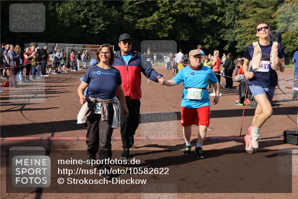 27.09.2026 - 35. Volkslauf durch das schöne Alstertal Strokosch-Dieckow http://msf.ph/oto/10582622 27.09.2026 11:15:33 Ziel 3231, 3261, 4190, 4196, 4197 meine-sportfotos.de