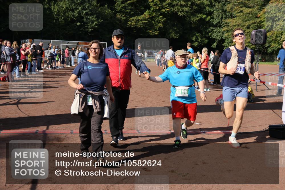 27.09.2026 - 35. Volkslauf durch das schöne Alstertal Strokosch-Dieckow http://msf.ph/oto/10582624 27.09.2026 11:15:33 Ziel 3231, 3261, 4190, 4196, 4197 meine-sportfotos.de