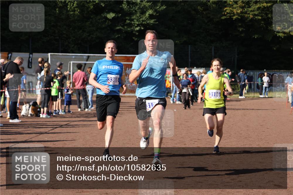 27.09.2026 - 35. Volkslauf durch das schöne Alstertal Strokosch-Dieckow http://msf.ph/oto/10582635 27.09.2026 11:15:16 Ziel 3120, 3186, 3365 meine-sportfotos.de