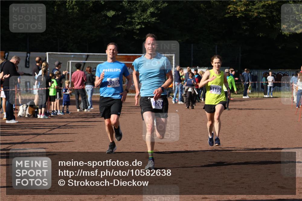 27.09.2026 - 35. Volkslauf durch das schöne Alstertal Strokosch-Dieckow http://msf.ph/oto/10582638 27.09.2026 11:15:16 Ziel 3120, 3186, 3365 meine-sportfotos.de