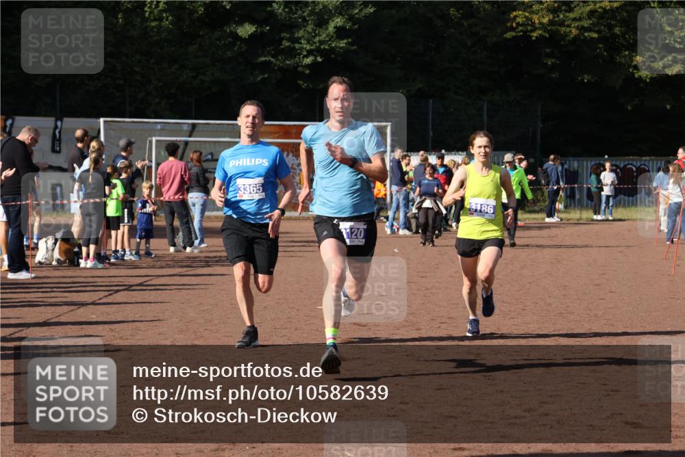 27.09.2026 - 35. Volkslauf durch das schöne Alstertal Strokosch-Dieckow http://msf.ph/oto/10582639 27.09.2026 11:15:16 Ziel 3120, 3186, 3365 meine-sportfotos.de