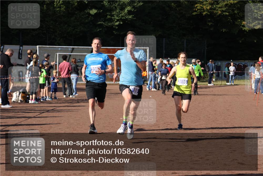 27.09.2026 - 35. Volkslauf durch das schöne Alstertal Strokosch-Dieckow http://msf.ph/oto/10582640 27.09.2026 11:15:16 Ziel 3120, 3186, 3365 meine-sportfotos.de