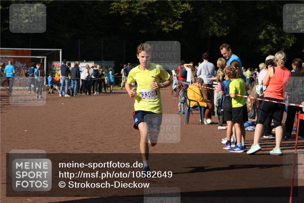 27.09.2026 - 35. Volkslauf durch das schöne Alstertal Strokosch-Dieckow http://msf.ph/oto/10582649 27.09.2026 11:14:58 Ziel 3309 meine-sportfotos.de