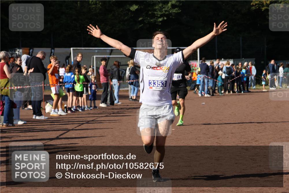 27.09.2026 - 35. Volkslauf durch das schöne Alstertal Strokosch-Dieckow http://msf.ph/oto/10582675 27.09.2026 11:14:09 Ziel 3013, 3353 meine-sportfotos.de