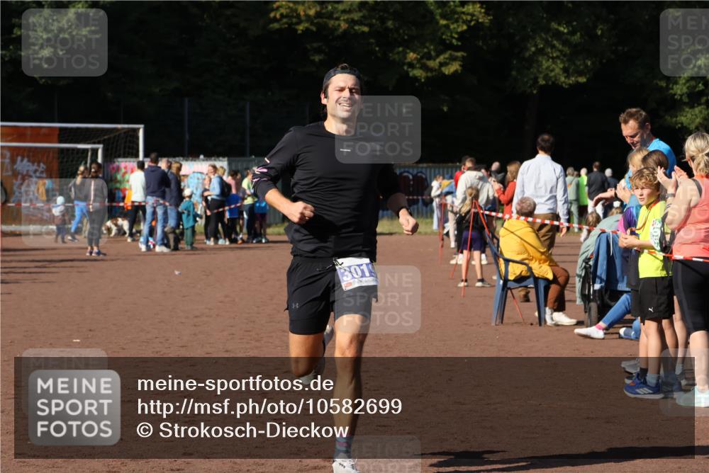 27.09.2026 - 35. Volkslauf durch das schöne Alstertal Strokosch-Dieckow http://msf.ph/oto/10582699 27.09.2026 11:13:32 Ziel 2416, 3019, 3235 meine-sportfotos.de