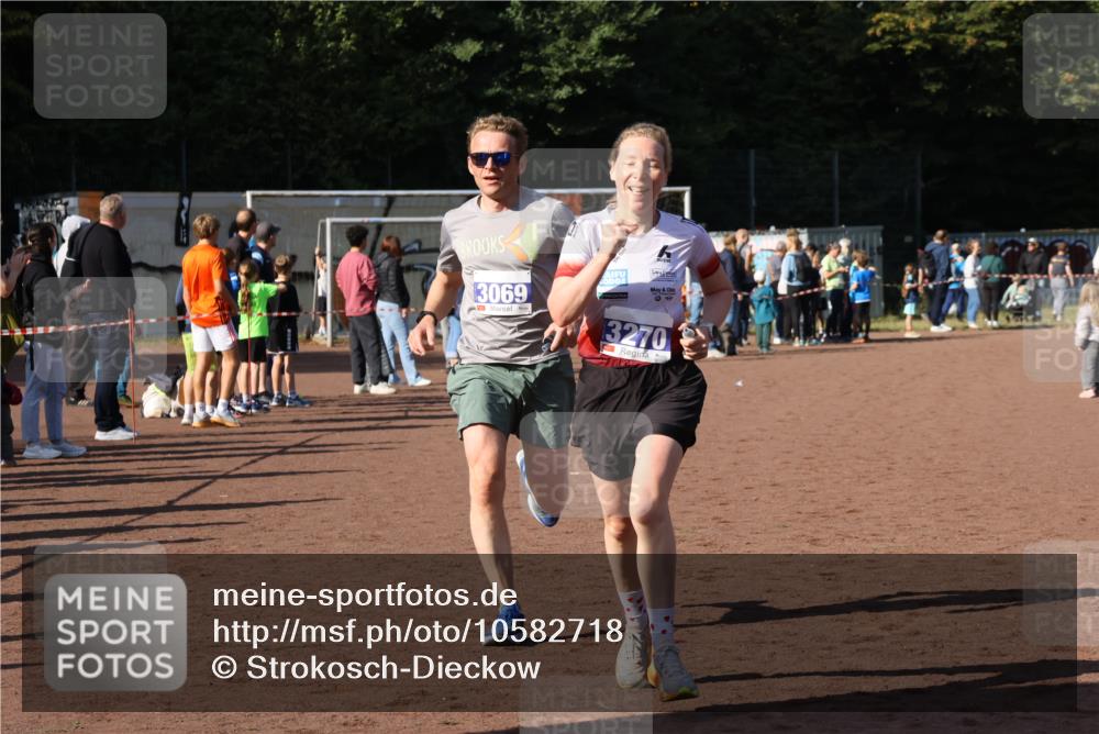 27.09.2026 - 35. Volkslauf durch das schöne Alstertal Strokosch-Dieckow http://msf.ph/oto/10582718 27.09.2026 11:13:09 Ziel 3069, 3270, 3995 meine-sportfotos.de