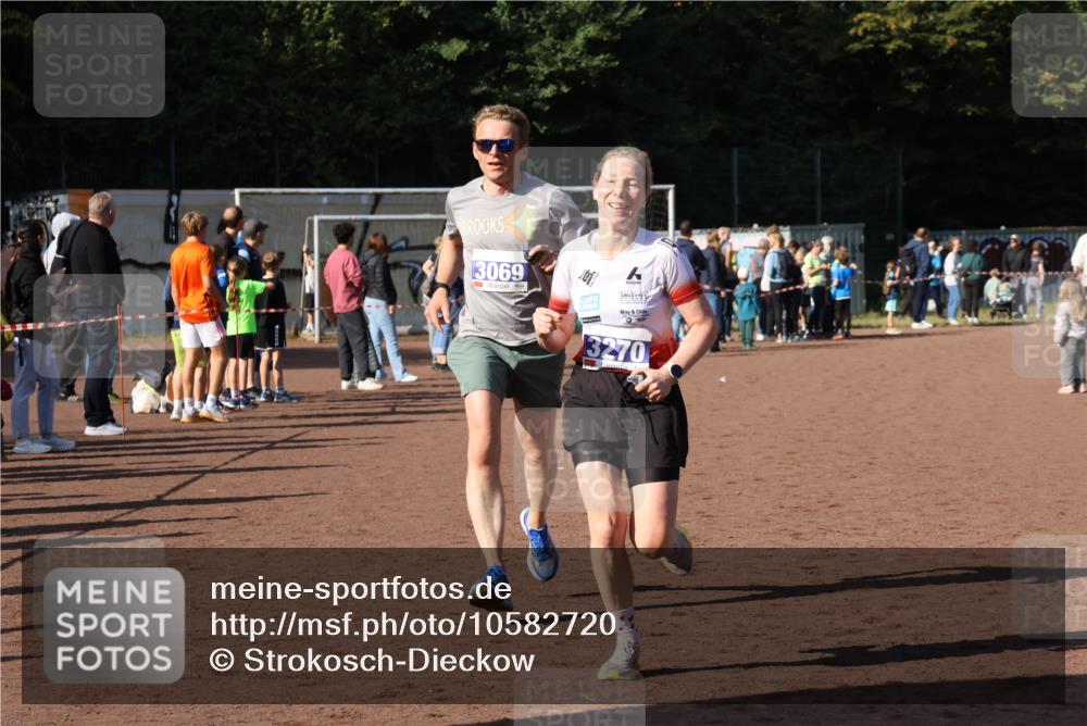 27.09.2026 - 35. Volkslauf durch das schöne Alstertal Strokosch-Dieckow http://msf.ph/oto/10582720 27.09.2026 11:13:09 Ziel 3069, 3270, 3995 meine-sportfotos.de