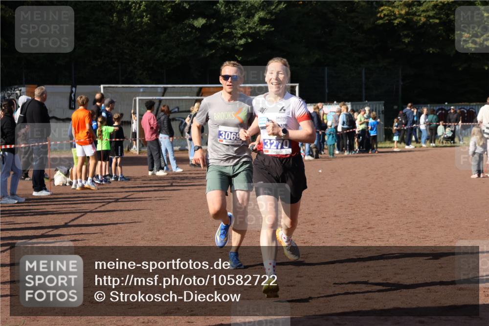 27.09.2026 - 35. Volkslauf durch das schöne Alstertal Strokosch-Dieckow http://msf.ph/oto/10582722 27.09.2026 11:13:09 Ziel 3069, 3270, 3995 meine-sportfotos.de