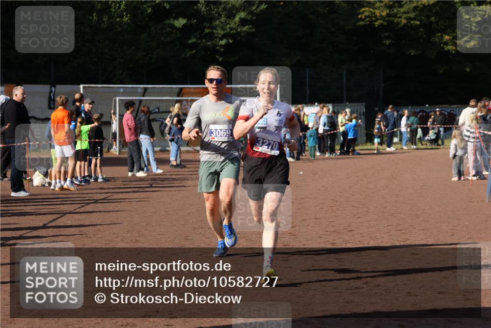 27.09.2026 - 35. Volkslauf durch das schöne Alstertal Strokosch-Dieckow http://msf.ph/oto/10582727 27.09.2026 11:13:09 Ziel 3069, 3270, 3995 meine-sportfotos.de