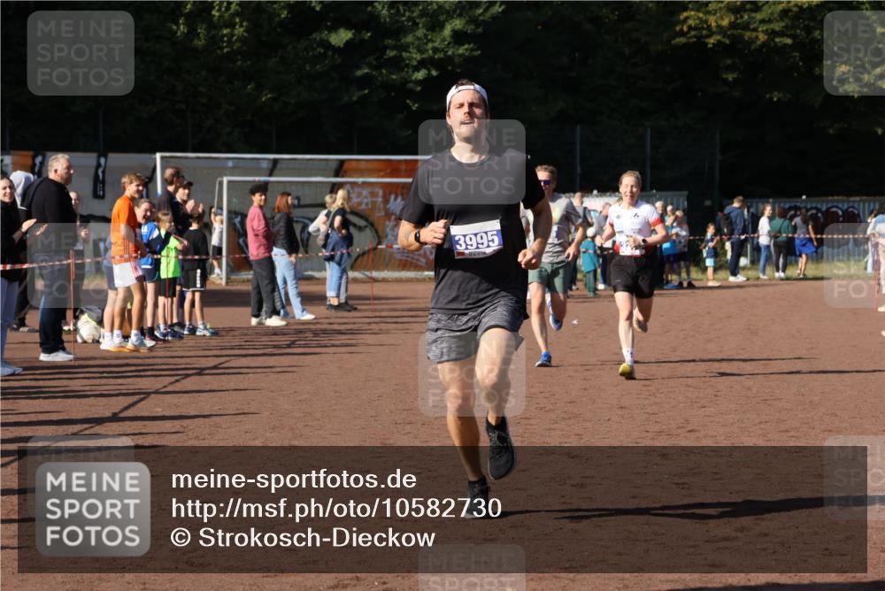 27.09.2026 - 35. Volkslauf durch das schöne Alstertal Strokosch-Dieckow http://msf.ph/oto/10582730 27.09.2026 11:13:06 Ziel 3069, 3270, 3995 meine-sportfotos.de