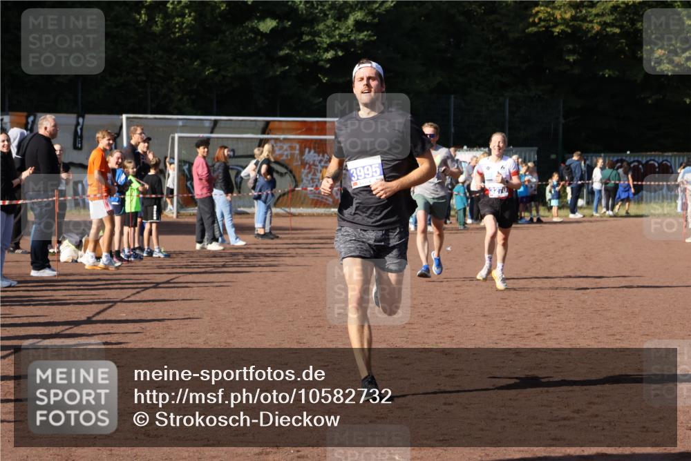 27.09.2026 - 35. Volkslauf durch das schöne Alstertal Strokosch-Dieckow http://msf.ph/oto/10582732 27.09.2026 11:13:05 Ziel 3069, 3270, 3995 meine-sportfotos.de