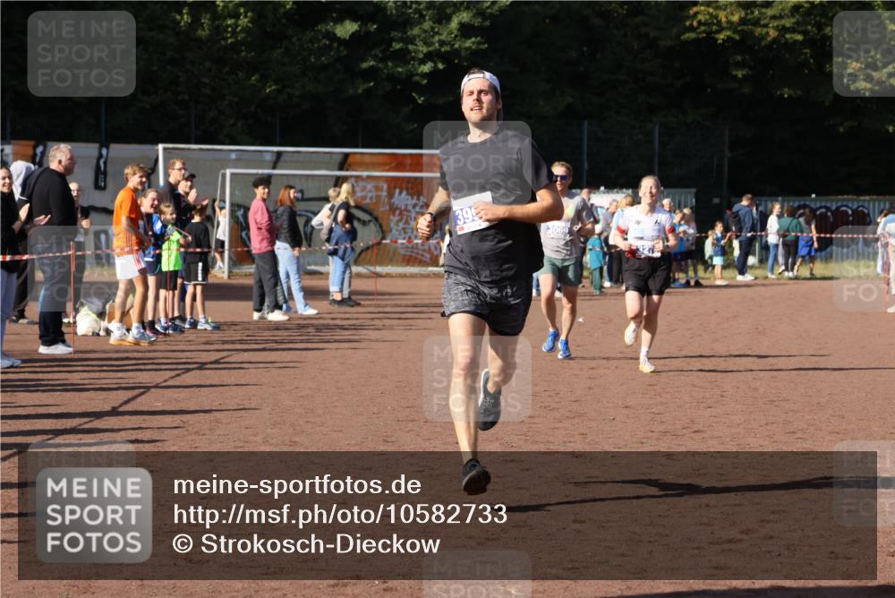 27.09.2026 - 35. Volkslauf durch das schöne Alstertal Strokosch-Dieckow http://msf.ph/oto/10582733 27.09.2026 11:13:05 Ziel 3069, 3270, 3995 meine-sportfotos.de