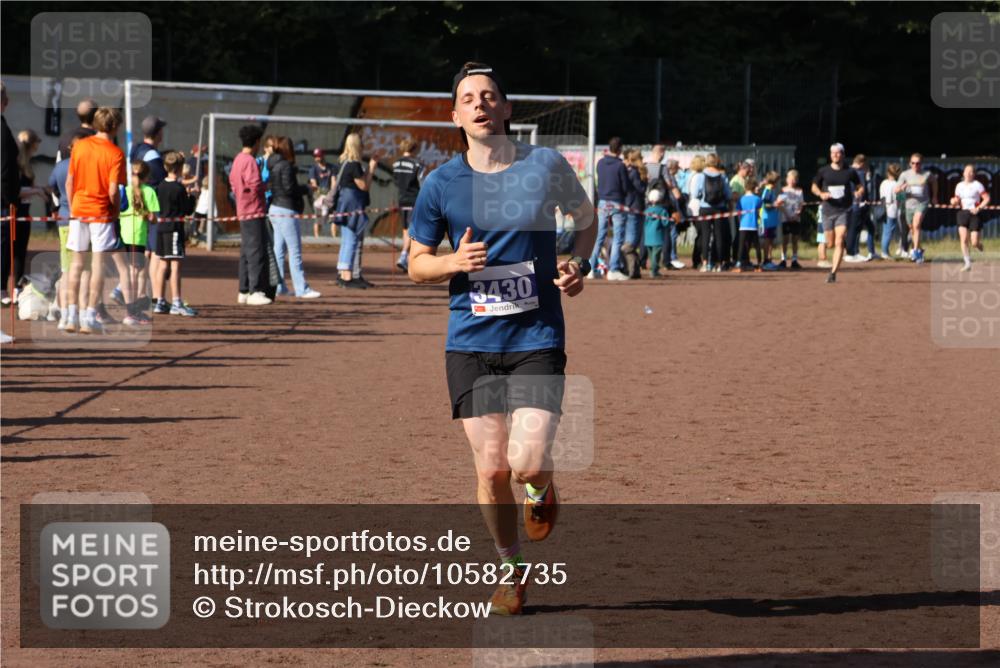 27.09.2026 - 35. Volkslauf durch das schöne Alstertal Strokosch-Dieckow http://msf.ph/oto/10582735 27.09.2026 11:12:57 Ziel 3430 meine-sportfotos.de