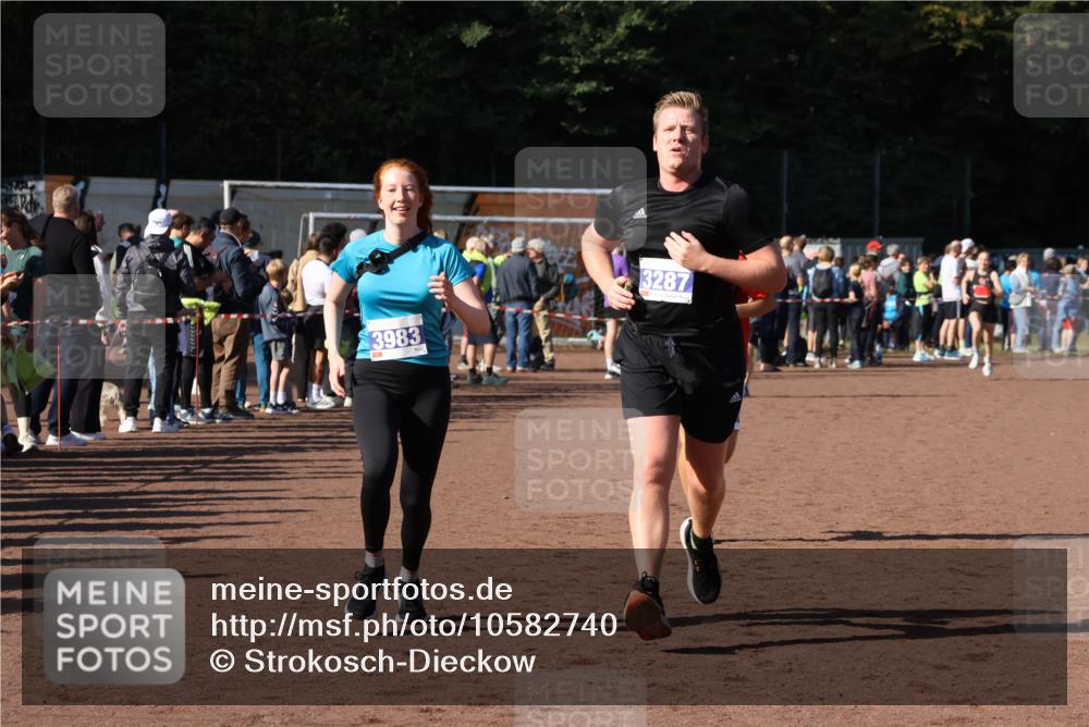 27.09.2026 - 35. Volkslauf durch das schöne Alstertal Strokosch-Dieckow http://msf.ph/oto/10582740 27.09.2026 11:28:22 Ziel 2999, 3229, 3287, 3293, 3983 meine-sportfotos.de