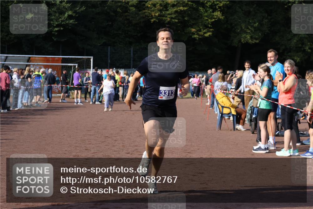 27.09.2026 - 35. Volkslauf durch das schöne Alstertal Strokosch-Dieckow http://msf.ph/oto/10582767 27.09.2026 11:27:50 Ziel 3313 meine-sportfotos.de