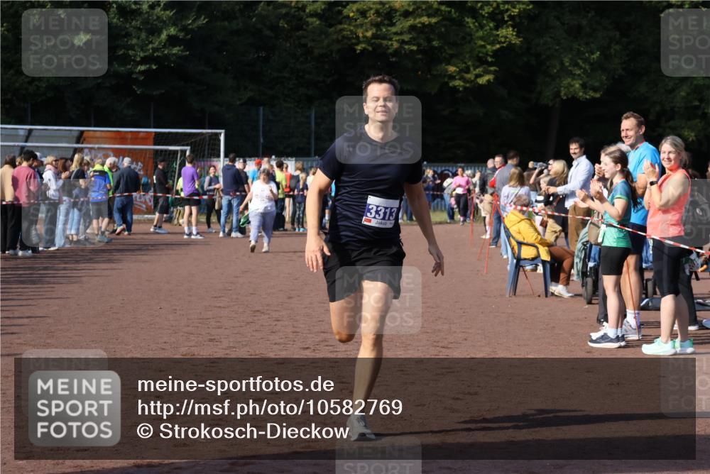27.09.2026 - 35. Volkslauf durch das schöne Alstertal Strokosch-Dieckow http://msf.ph/oto/10582769 27.09.2026 11:27:50 Ziel 3313 meine-sportfotos.de
