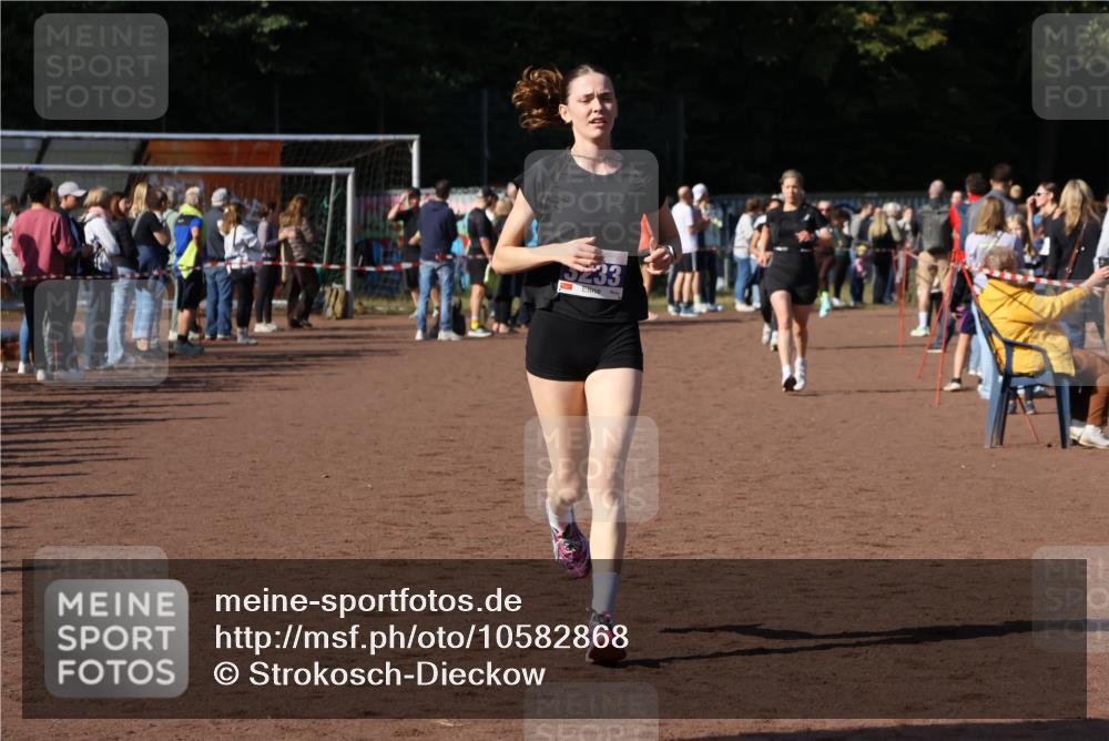 27.09.2026 - 35. Volkslauf durch das schöne Alstertal Strokosch-Dieckow http://msf.ph/oto/10582868 27.09.2026 11:27:25 Ziel 3128, 3233 meine-sportfotos.de