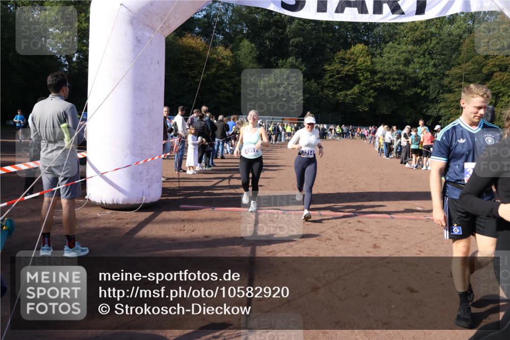27.09.2026 - 35. Volkslauf durch das schöne Alstertal Strokosch-Dieckow http://msf.ph/oto/10582920 27.09.2026 11:31:54 Ziel 2216, 3214, 3370, 3951, 3960 meine-sportfotos.de