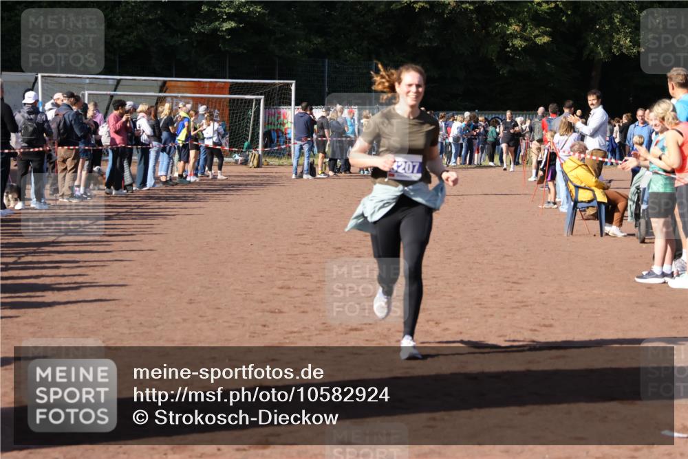 27.09.2026 - 35. Volkslauf durch das schöne Alstertal Strokosch-Dieckow http://msf.ph/oto/10582924 27.09.2026 11:27:17 Ziel 3207, 3994 meine-sportfotos.de