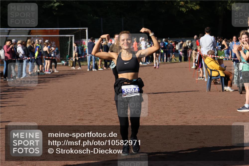 27.09.2026 - 35. Volkslauf durch das schöne Alstertal Strokosch-Dieckow http://msf.ph/oto/10582971 27.09.2026 11:27:13 Ziel 3207, 3994 meine-sportfotos.de