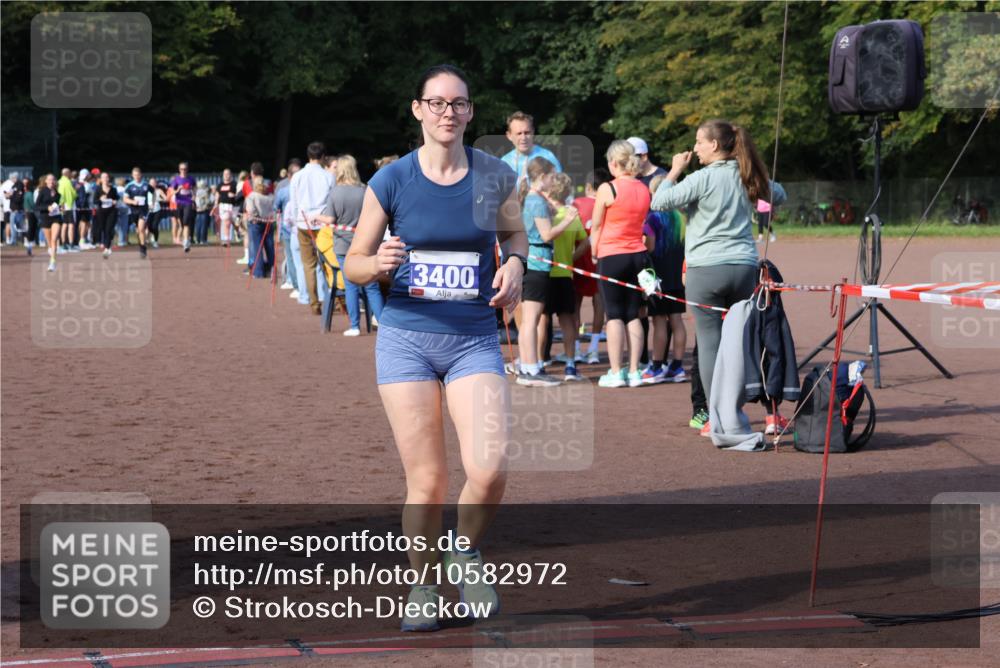 27.09.2026 - 35. Volkslauf durch das schöne Alstertal Strokosch-Dieckow http://msf.ph/oto/10582972 27.09.2026 11:31:36 Ziel 1424, 3245, 3400 meine-sportfotos.de
